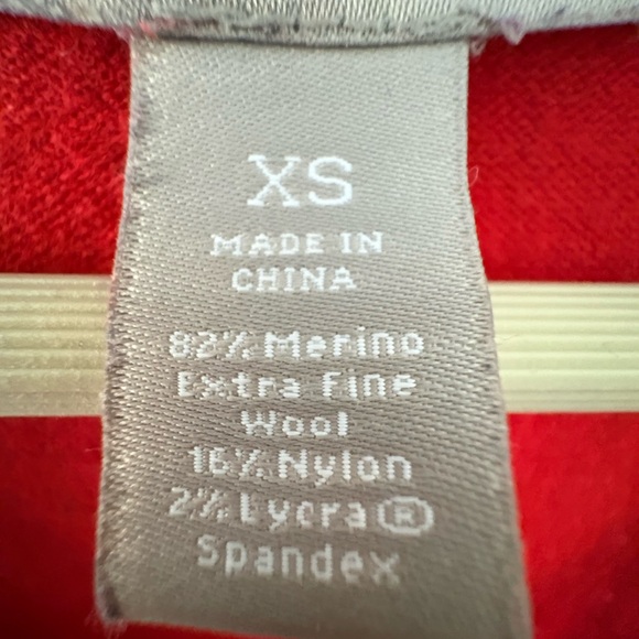 Banana Republic Bright Red V-Neck cashmere Sweater - Picture 4 of 7